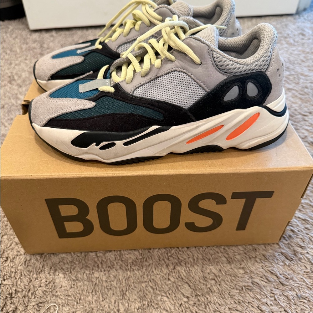 YEEZY BOOST 700 Size 7 Mens